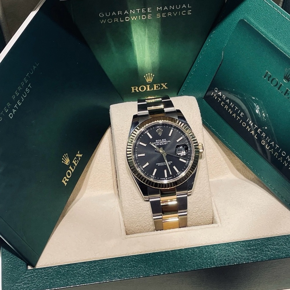 Rolex Datejust Watch - Black and Gold - Picture 2 of 9